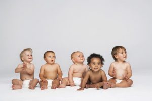 Test per valutare le capacità motorie del vostro bambino di mese in mese