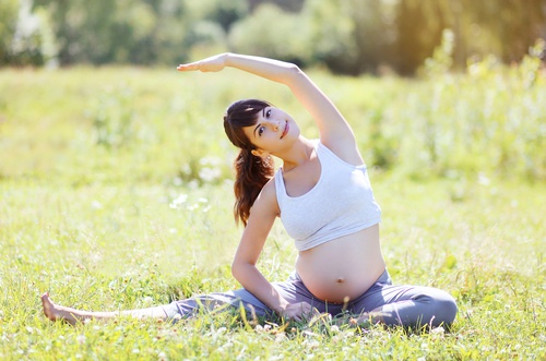 Esercizi di stretching preparto