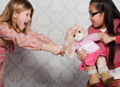 bambine-che-litigano amica