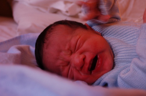 5 trucchi per far smettere di piangere un neonato
