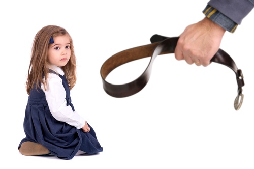 Le punizioni fisiche danneggiano il coefficiente intellettuale dei vostri figli