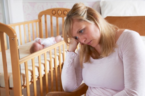 donna soffre per falsi miti sull essere mamma