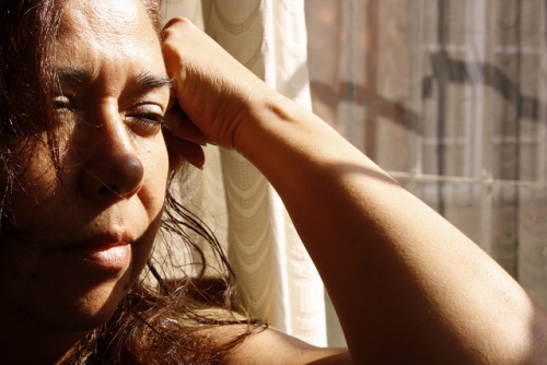 donna-guarda-dalla-finestra Gravidanza ectopica