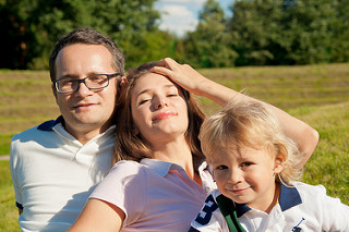 famiglia-felice-in-campagna-dettagli