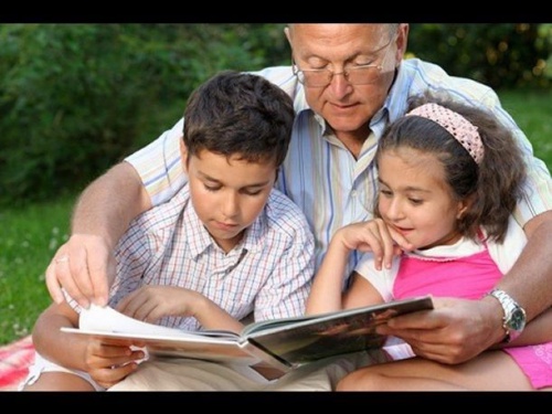 padre con figlio e figlia