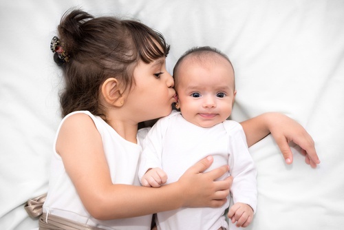 E' arrivato un fratellino o una sorellina: come comportarsi
