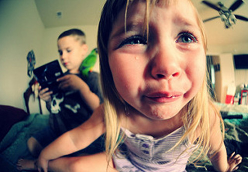 bambina-che-piange-capricci