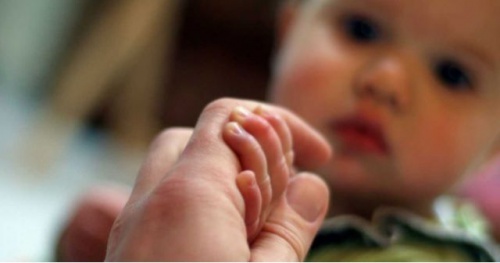 Che cos'è la sindrome del bambino scosso?