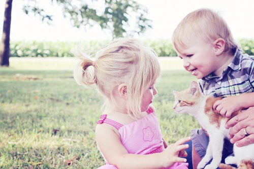 5 benefici di tenere animali domestici quando avete figli