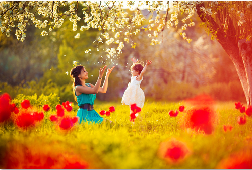 mamma-gioca-con-sua-figlia-intelligenza-emotiva