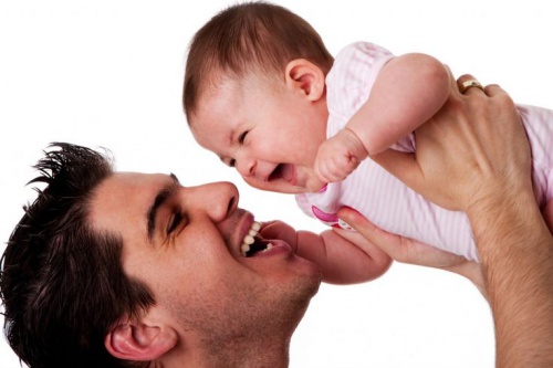 papa-e-figlio-giocano