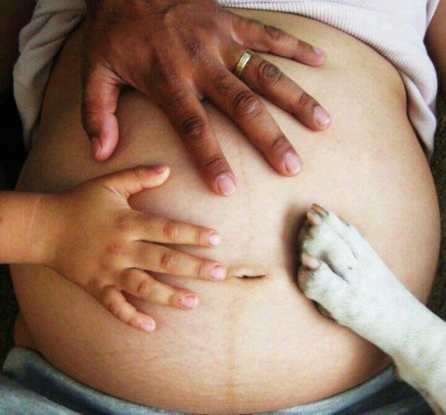 seconda-gravidanza-pancione-con-mani