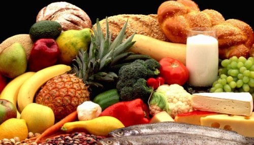Alimenti da assumere in gravidanza: frutta, verdura, amidi, latticini.