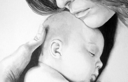 Neonato dorme solo in braccio alla mamma.
