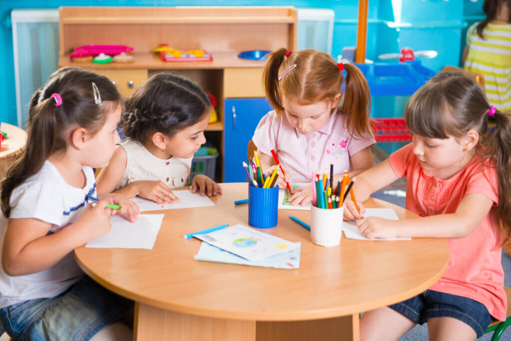 Vantaggi della scolarizzazione dei bambini prima dei 3 anni