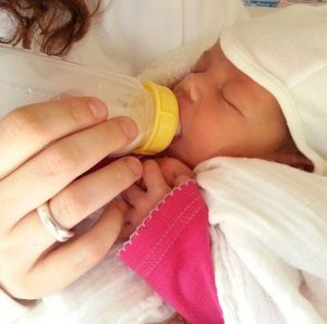 Cosa fare quando il bimbo non vuole il biberon?