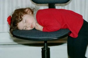 Cosa succede se i bambini vanno a letto tardi?