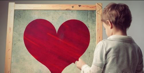 bambino con cuore