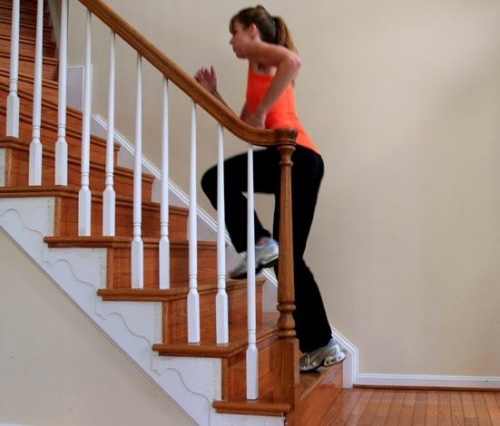 Tornare in forma dopo il parto salendo e scendendo le scale.