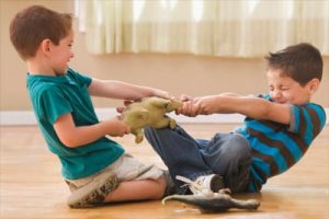Bambini egoisti: non nascono, diventano così