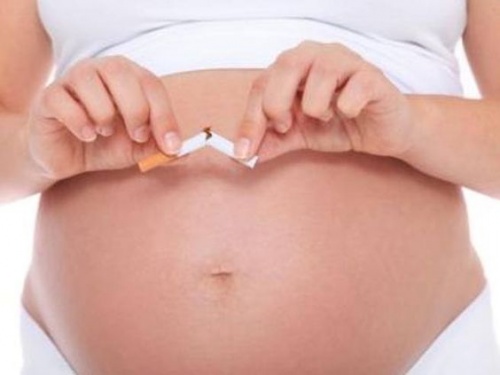 Vietato fumare in gravidanza.