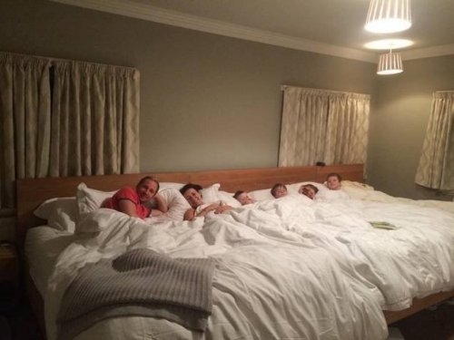 Un letto per tutta la famiglia largo 5 metri e mezzo