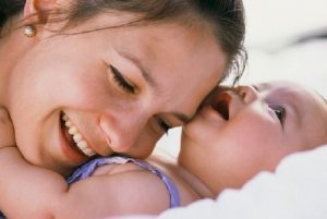 7 modi di dire a vostro figlio che lo amate con il linguaggio corporeo