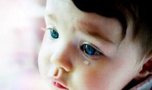 Partire senza salutare il bambino: perché non si fa