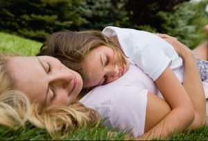Come far crescere i propri figli emotivamente sani?