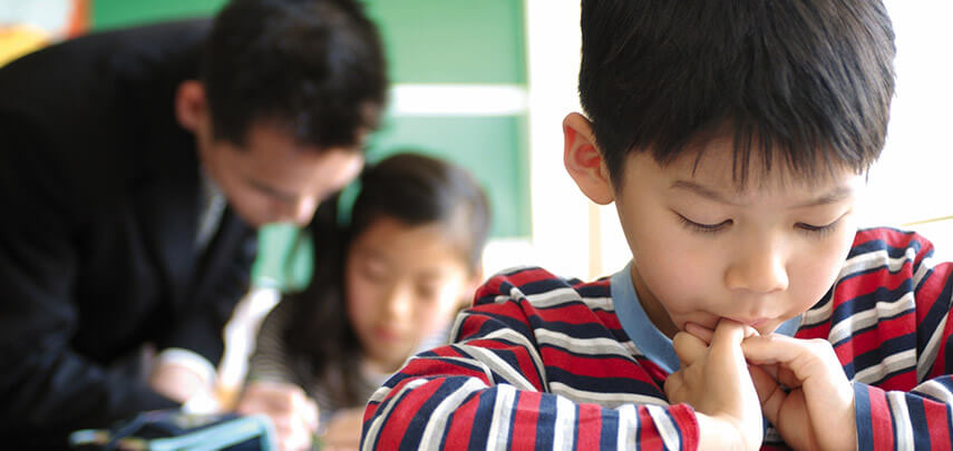 Bambini giapponesi a scuola.