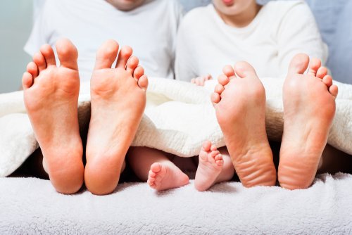 Dormire con i genitori fa bene al bambino.