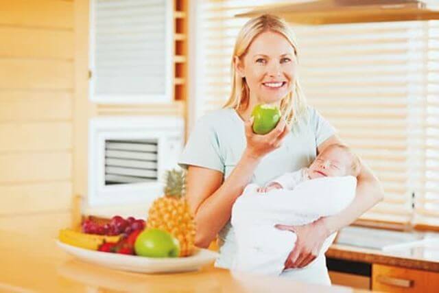 Consigli per un’alimentazione sana durante l’allattamento