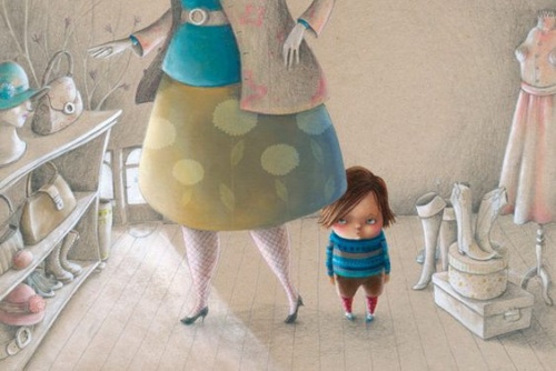 Un bambino all'ombra della madre.