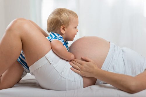 La maternità con il secondo figlio: perché è così diversa?