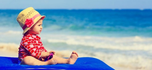 bambina a spiaggia
