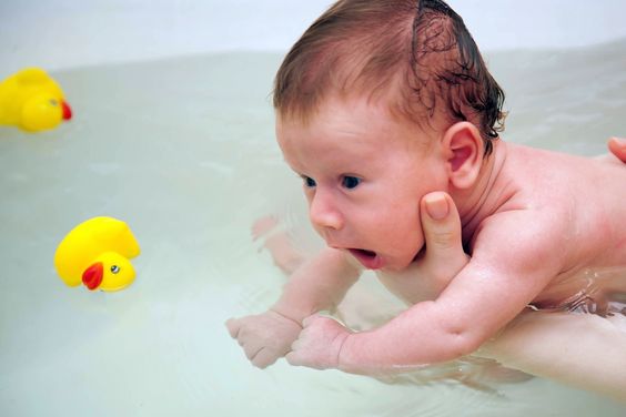 Igiene del bebè: l'ora del bagnetto.