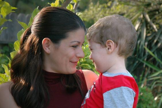 Mamma e figlio: la voce materna influisce sul bambino.