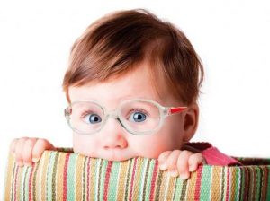 La sorprendente causa della miopia dei bambini
