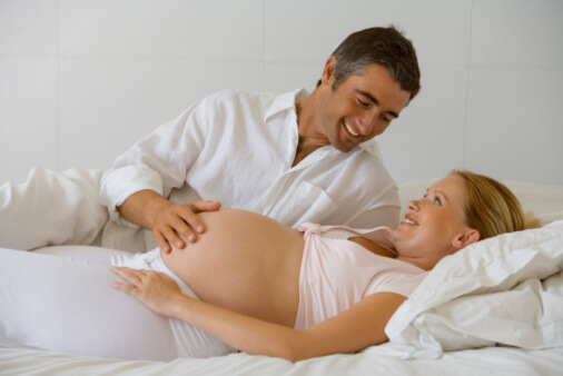 Una coppia sta per scoprire i momenti più imbarazzanti del parto.