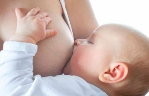 Il reflusso è comune nel neonato che allatta.