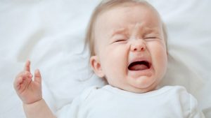 Mai ignorare il bambino quando piange. Scoprite che cos'ha!