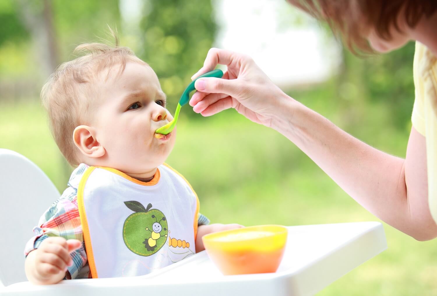 alimentazione complementare somministrata col cucchiaino