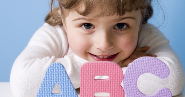 Per capire il vostro figlio di due anni, è importante capire come affrontare la sua cattiva condotta