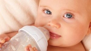 Di quanta acqua ha bisogno il vostro bambino?