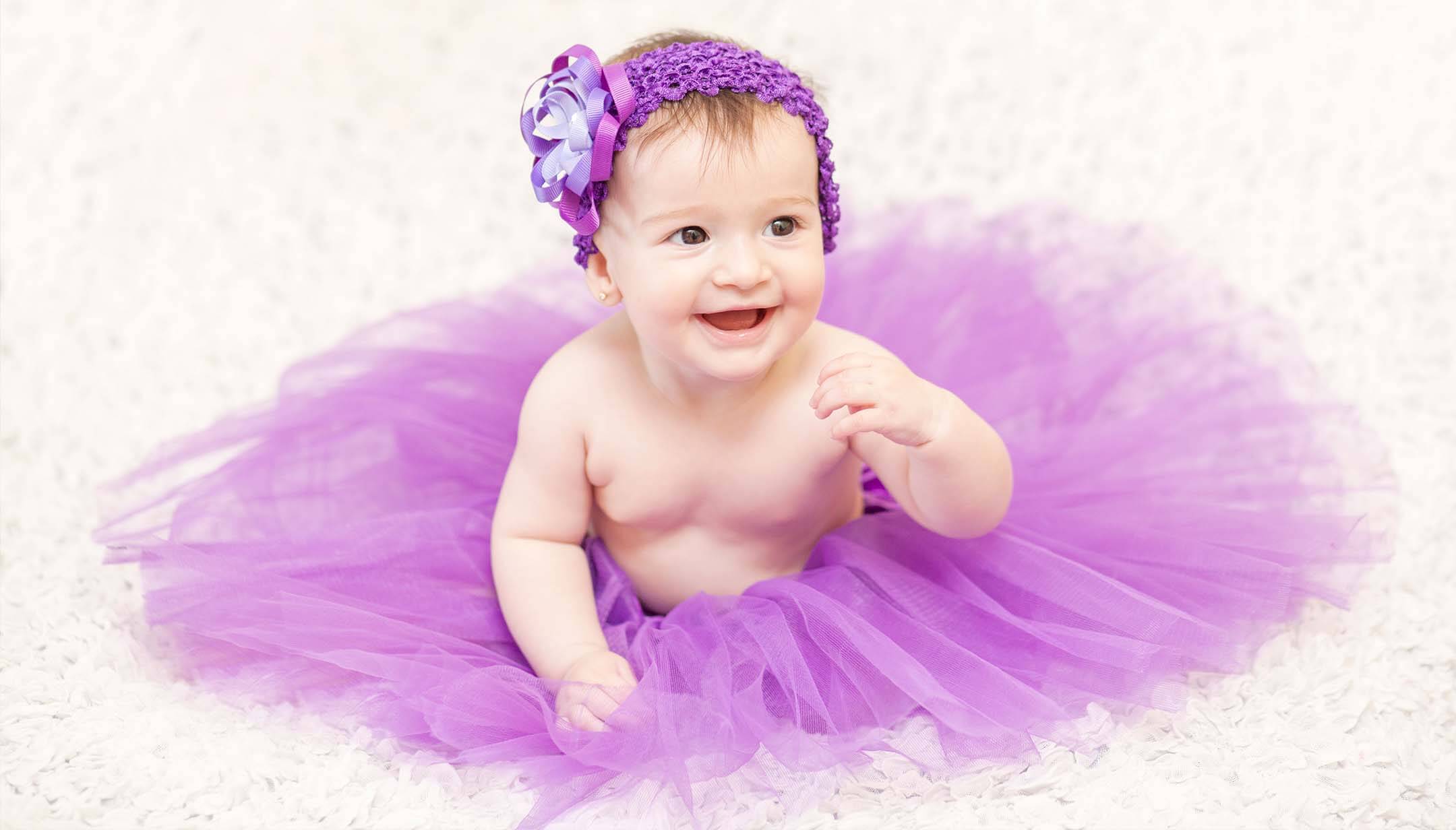 Nel fare foto artistiche al bebè, è importante farlo risaltare sullo sfondo
