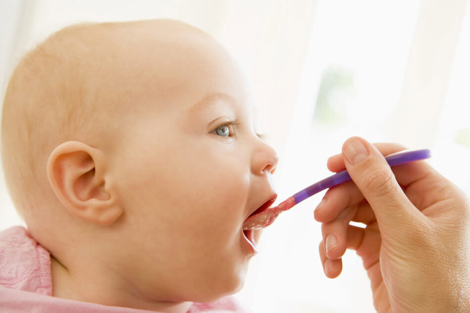 dare cibi solidi nella dieta dei bebè
