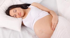 Le migliori posizioni per dormire bene durante la gravidanza