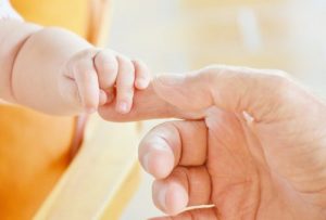10 esercizi di stimolazione precoce per il vostro bebè
