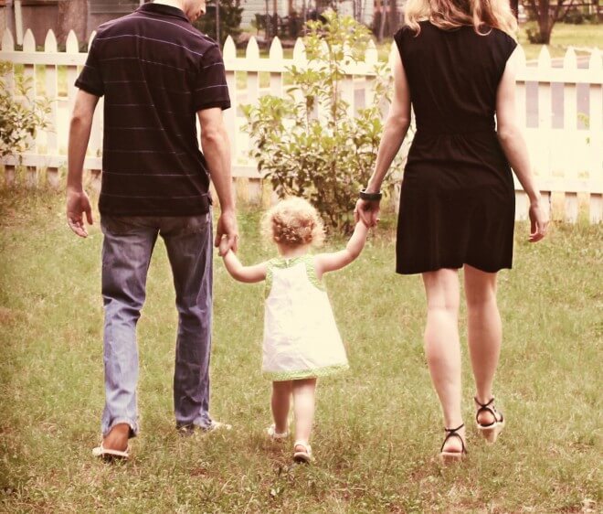 Famiglia in giardino