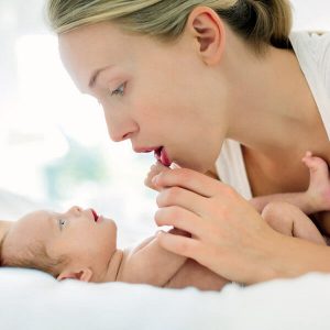 7 giochi da fare insieme al neonato